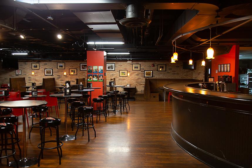 The bar inside the Bog