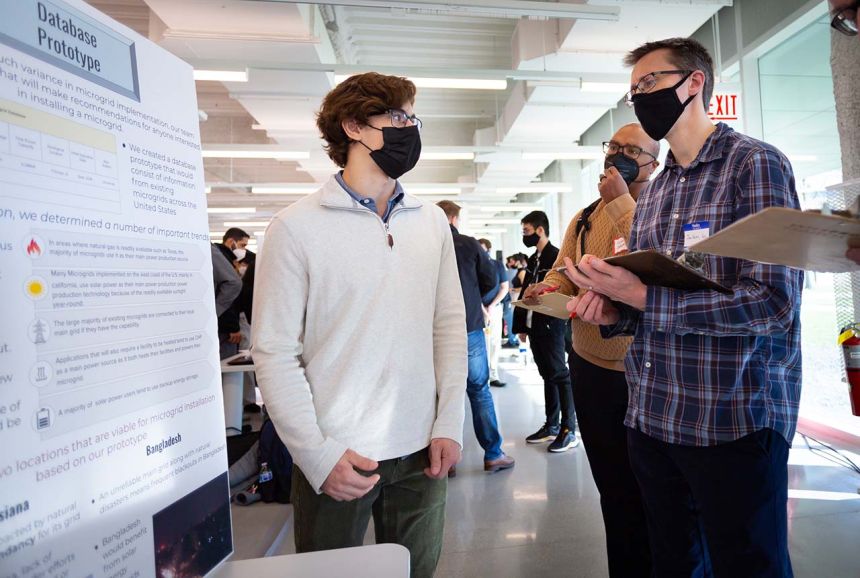 Students present at Innovation Day in December 2021