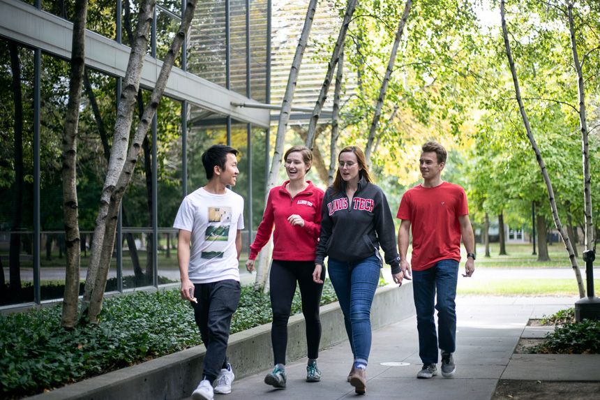 Four friends walk to their rooms in SSV