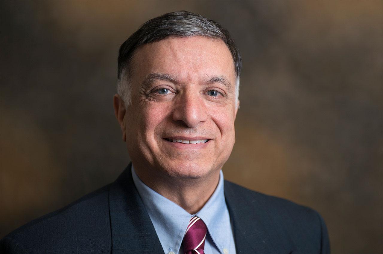 Longtime Professor Jamshid Mohammadi Selected to Head Graduate College