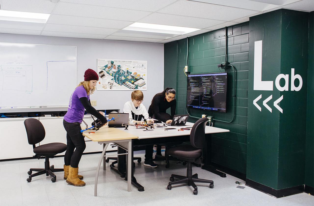 Illinois Tech’s Smart Tech Lab Installs Innovative Lighting and Control Solution