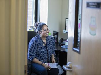 A Psychology alumna speaks to a patient in her office