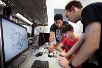 Photo of David Arnold as a teaching assistant working with students