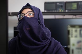 Illinois Tech student Narmeen Aamir works in a lab