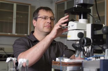 Associate Professor of Physics David Gidalevitz