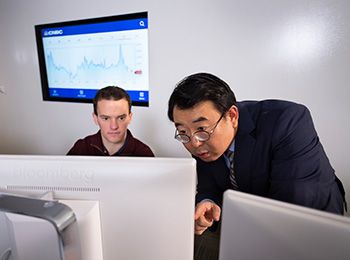 Illinois Tech student and faculty member working together in the Bloomberg Lab
