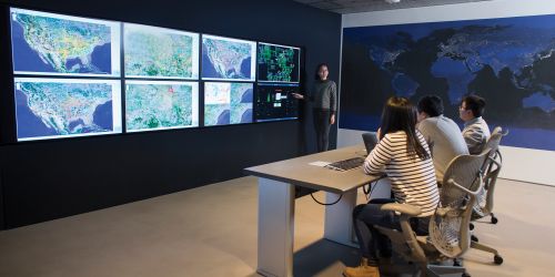 Students working together inside the Wiser Institute computer lab