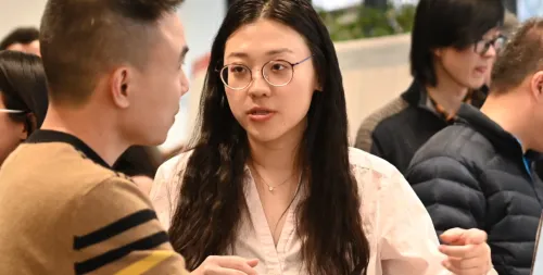 A female student explains her statistics research