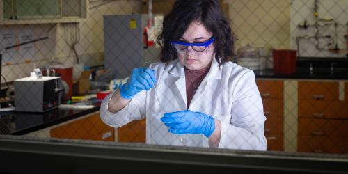 An Illinois Tech student works in the lab