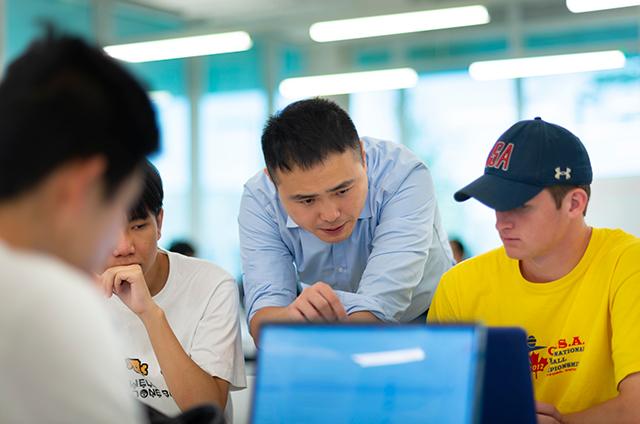 A faculty member talking to students during an IPRO class