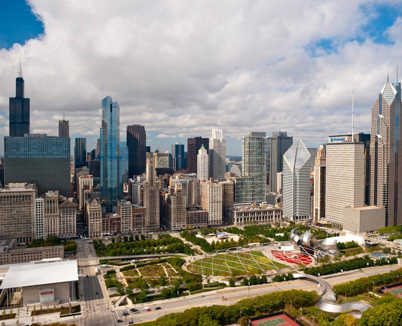 Photo of Chicago's iconic Grant Park and skyline